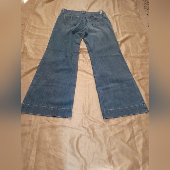 Woman's Levi's wide leg size 12 medium. - Picture 11 of 12